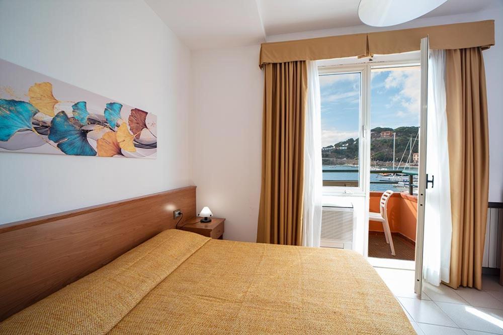 Hotel Belmare Porto Azzurro Eksteriør billede