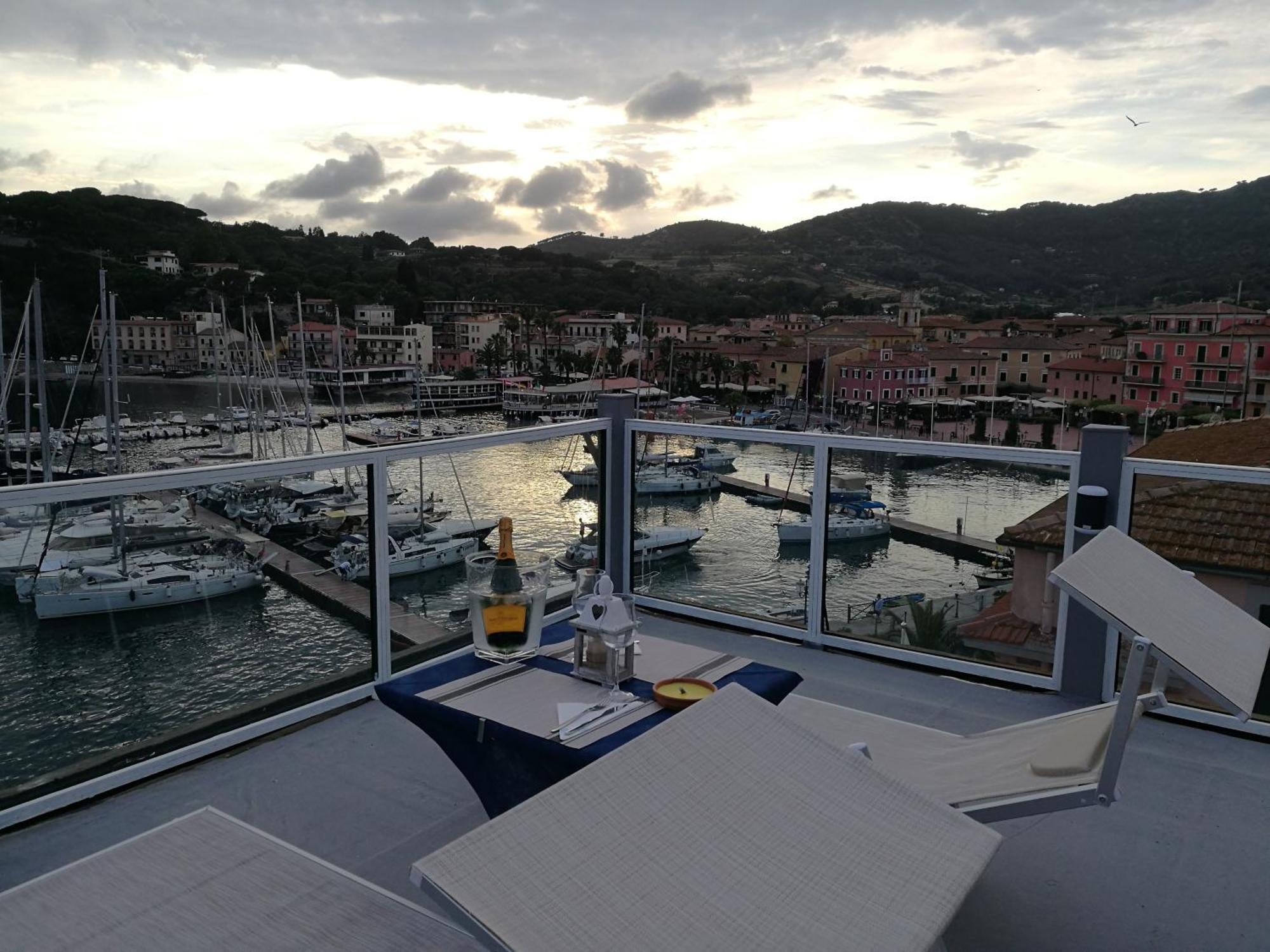 Hotel Belmare Porto Azzurro Eksteriør billede